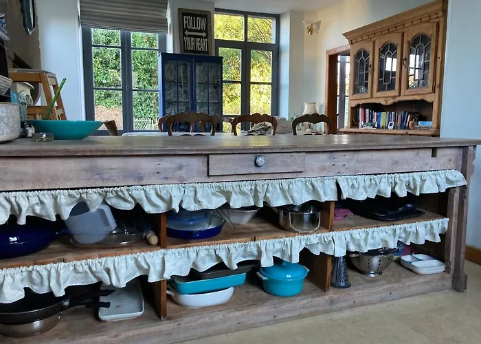 Beautiful Village Close To Attractions Vakantiehuis