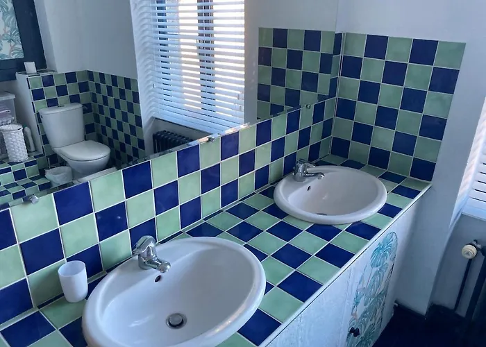 Vakantiehuis Beautiful Village Close To Attractions