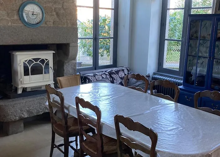 Vakantiehuis Beautiful Village Close To Attractions